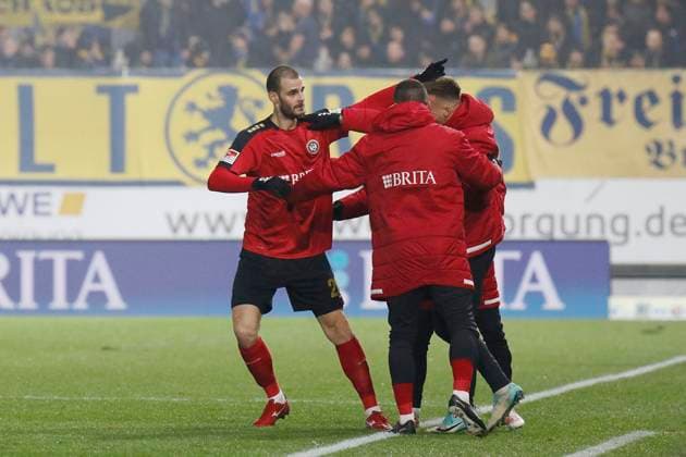 08 12 2023, xavx, Fußball 2 Bundesliga, SV Wehen Wiesbaden Eintracht Braunschweig emspor, v l Aleksandar Vukotic SV Wehen Wiesbaden celebrate the goal, Der Torjubel zum 1 0 DFL DFB REGULATIONS PROHIBIT ANY USE OF PHOTOGRAPHS as IMAGE SEQUENCES and or QUASI VIDEO Wiesbaden