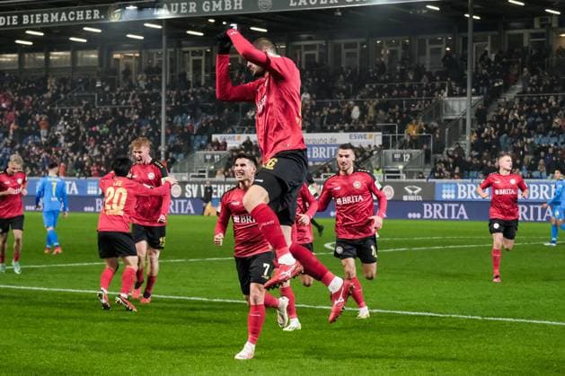 SV Wehen Wiesbaden are happy about the goal for 1 0, GER, SV Wehen Wiesbaden vs Eintracht Braunschweig, Football, 2 Bundesliga, Matchday 16, Season 2023 2024, 08 12 2023 DFL REGULATES PROHIBIT ANY USE OF PHOTOGRAPHS AS IMAGE SEQUENCES AND OR QUASI VIDEO GER, SV Wehen Wiesbaden vs Eintracht Braunschweig, Football, 2 Bundesliga, Matchday 16, Season 2023 2024, 08 12 2023 Wiesbaden Copyright: xEibner-Pressefoto FlorianxWieganx EP_FWD