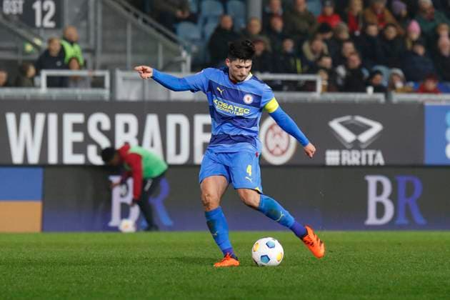 08 12 2023, xavx, Soccer 2 Bundesliga, SV Wehen Wiesbaden Eintracht Braunschweig emspor, v l Jannis Nikolaou Eintracht Braunschweig FREISTELLER DFL DFB REGULATIONS PROHIBIT ANY USE OF PHOTOGRAPHS as IMAGE SEQUENCES and or QUASI VIDEO Wiesbaden