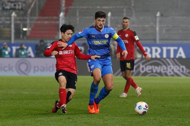 08 12 2023, xavx, Soccer 2 Bundesliga, SV Wehen Wiesbaden Eintracht Braunschweig emspor, v l Hyun ju Lee SV Wehen Wiesbaden , Jannis Nikolaou Eintracht Braunschweig DFL DFB REGULATIONS PROHIBIT ANY USE OF PHOTOGRAPHS as IMAGE SEQUENCES and or QUASI VIDEO Wiesbaden