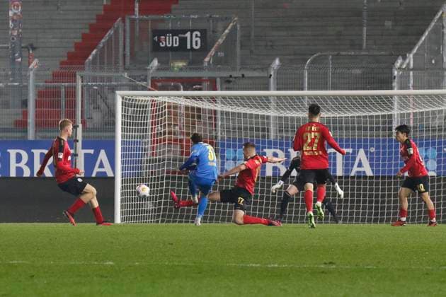 08 12 2023, xavx, Soccer 2 Bundesliga, SV Wehen Wiesbaden Eintracht Braunschweig emspor, v l Fabio Kaufmann Eintracht Braunschweig Goal scored, scored the goal to 1 1 DFL DFB REGULATIONS PROHIBIT ANY USE OF PHOTOGRAPHS as IMAGE SEQUENCES and or QUASI VIDEO Wiesbaden