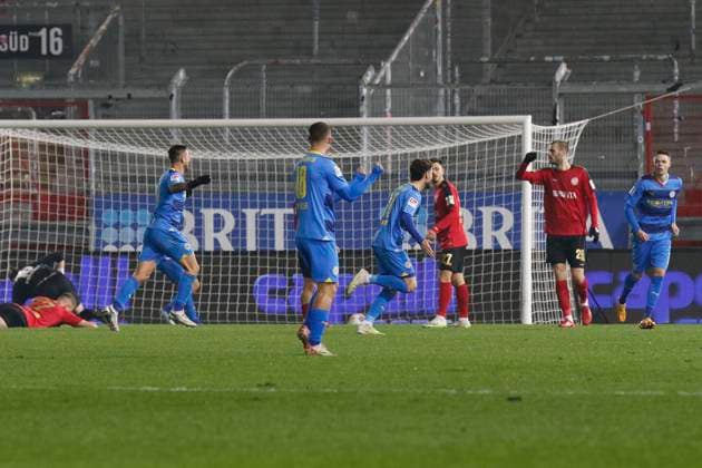 08 12 2023, xavx, Soccer 2 Bundesliga, SV Wehen Wiesbaden Eintracht Braunschweig emspor, v l Fabio Kaufmann Eintracht Braunschweig celebrate the goal, Der Torjubel zum 1 1 DFL DFB REGULATIONS PROHIBIT ANY USE OF PHOTOGRAPHS as IMAGE SEQUENCES and or QUASI VIDEO Wiesbaden