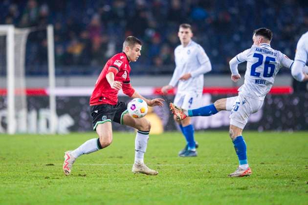08 12 2023 Soccer, 2023 2024, 2 Bundesliga, Matchday 16, Hannover 96 Karlsruher SC L R Enzo Leopold Hannover , Paul Nebel Karlsruhe DFL REGULATIONS PROHIBIT ANY USE OF PHOTOGRAPHS AS IMAGE SEQUENCES AND OR QUASI VIDEO Hannover Lower Saxony Germany Heinz von Heiden Arena