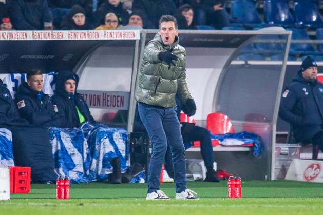 08 12 2023 Soccer, 2023 2024, 2 Bundesliga, Matchday 16, Hannover 96 Karlsruher SC Christian Eichner Coach Karlsruhe DFL REGULATIONS PROHIBIT ANY USE OF PHOTOGRAPHS AS IMAGE SEQUENCES AND OR QUASI VIDEO Hannover Lower Saxony Germany Heinz von Heiden Arena