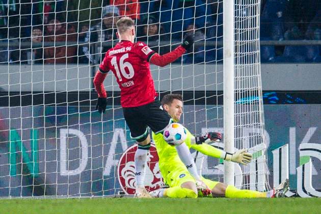 08 12 2023 Soccer, 2023 2024, 2 Bundesliga, Matchday 16, Hannover 96 Karlsruher SC L R Havard Nielsen Hannover , Patrick Drewes Karlsruhe DFL REGULATIONS PROHIBIT ANY USE OF PHOTOGRAPHS AS IMAGE SEQUENCES AND OR QUASI VIDEO Hannover Lower Saxony Germany Heinz von Heiden Arena