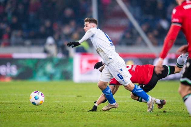 08 12 2023 Soccer, 2023 2024, 2 Bundesliga, Matchday 16, Hannover 96 Karlsruher SC L R Leon Jensen Karlsruhe , Enzo Leopold Hannover DFL REGULATIONS PROHIBIT ANY USE OF PHOTOGRAPHS AS IMAGE SEQUENCES AND OR QUASI VIDEO Hannover Lower Saxony Germany Heinz von Heiden Arena