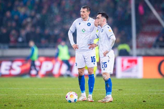 08 12 2023 Soccer, 2023 2024, 2 Bundesliga, 16 Matchday, Hannover 96 Karlsruher SC L R Philip Heise Karlsruhe , Paul Nebel Karlsruhe DFL REGULATIONS PROHIBIT ANY USE OF PHOTOGRAPHS AS IMAGE SEQUENCES AND OR QUASI VIDEO Hannover Lower Saxony Germany Heinz von Heiden Arena