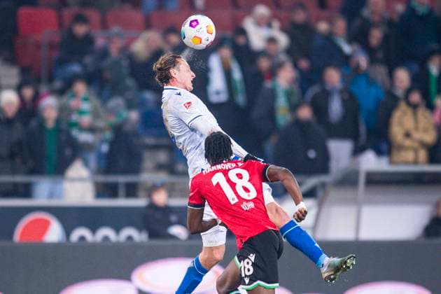 08 12 2023 Soccer, 2023 2024, 2 Bundesliga, Matchday 16, Hannover 96 Karlsruher SC L R Robin Bormuth Karlsruhe , Derrick Köhn Hannover DFL REGULATIONS PROHIBIT ANY USE OF PHOTOGRAPHS AS IMAGE SEQUENCES AND OR QUASI VIDEO Hannover Lower Saxony Germany Heinz von Heiden Arena