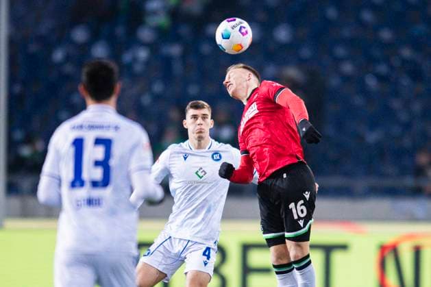 08 12 2023 Soccer, 2023 2024, 2 Bundesliga, Matchday 16, Hannover 96 Karlsruher SC M R Marcel Beifus Karlsruhe , Havard Nielsen Hannover DFL REGULATIONS PROHIBIT ANY USE OF PHOTOGRAPHS AS IMAGE SEQUENCES AND OR QUASI VIDEO Hannover Lower Saxony Germany Heinz von Heiden Arena