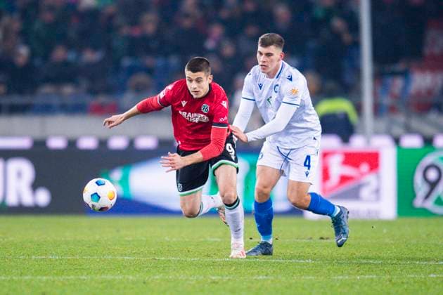 08 12 2023 Soccer, 2023 2024, 2 Bundesliga, Matchday 16, Hannover 96 Karlsruher SC L R Nicolo Tresoldi Hannover , Marcel Beifus Karlsruhe DFL REGULATIONS PROHIBIT ANY USE OF PHOTOGRAPHS AS IMAGE SEQUENCES AND OR QUASI VIDEO Hannover Lower Saxony Germany Heinz von Heiden Arena