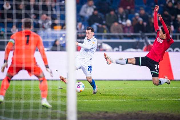 08 12 2023 Soccer, 2023 2024, 2 Bundesliga, Matchday 16, Hannover 96 Karlsruher SC L R Ron Robert Zieler Hannover , Paul Nebel Karlsruhe , Sei Muroya Hannover DFL REGULATIONS PROHIBIT ANY USE OF PHOTOGRAPHS AS IMAGE SEQUENCES AND OR QUASI VIDEO Hannover Lower Saxony Germany Heinz von Heiden Arena
