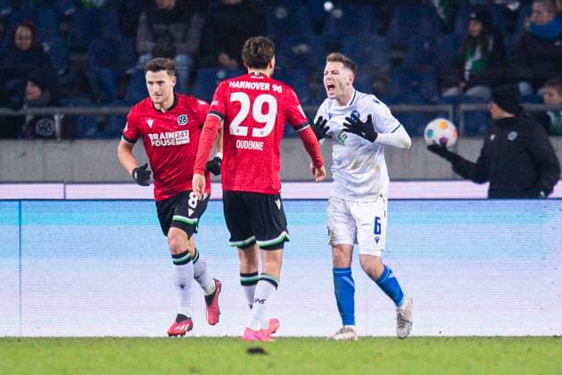 08 12 2023 Soccer, 2023 2024, 2 Bundesliga, Matchday 16, Hannover 96 Karlsruher SC L R Enzo Leopold Hannover , Kolja Oudenne Hannover , Leon Jensen Karlsruhe DFL REGULATIONS PROHIBIT ANY USE OF PHOTOGRAPHS AS IMAGE SEQUENCES AND OR QUASI VIDEO Hannover Lower Saxony Germany Heinz von Heiden Arena