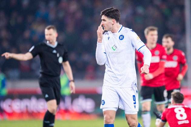 08 12 2023 Soccer, 2023 2024, 2 Bundesliga, Matchday 16, Hannover 96 Karlsruher SC Igor Matanovic Karlsruhe DFL REGULATIONS PROHIBIT ANY USE OF PHOTOGRAPHS AS IMAGE SEQUENCES AND OR QUASI VIDEO Hannover Lower Saxony Germany Heinz von Heiden Arena