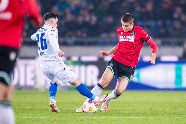08 12 2023 Soccer, 2023 2024, 2 Bundesliga, Matchday 16, Hannover 96 Karlsruher SC L R Paul Nebel Karlsruhe , Nicolo Tresoldi Hannover DFL REGULATIONS PROHIBIT ANY USE OF PHOTOGRAPHS AS IMAGE SEQUENCES AND OR QUASI VIDEO Hannover Lower Saxony Germany Heinz von Heiden Arena