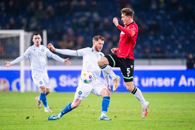 08 12 2023 Soccer, 2023 2024, 2 Bundesliga, Matchday 16, Hannover 96 Karlsruher SC L R Budu Zivzivadze Karlsruhe , Phil Neumann Hannover DFL REGULATIONS PROHIBIT ANY USE OF PHOTOGRAPHS AS IMAGE SEQUENCES AND OR QUASI VIDEO Hannover Lower Saxony Germany Heinz von Heiden Arena
