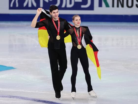 Bilder des Jahres 2023, Sport 12 Dezember Sport Themen der Woche KW49 BEIJING, CHINA - DECEMBER 08: Gold medalists Minerva Fabienne Hase and Nikita Volodin of Germany pose at the medal ceremony for the Pairs Free Skating on day two of 2023-24 ISU Grand Prix of Figure skating, Eiskunstlauf Final at National Indoor Stadium on December 8, 2023 in Beijing, China.  Copyright: xVCGx 111468662336