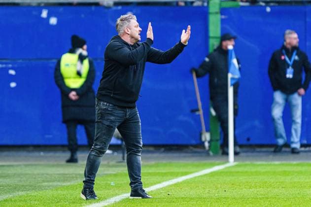 Lukas Kwasniok SC Paderborn, Coach GER, Hamburger SV vs SC Paderborn 07, Football, 2 Bundesliga, Matchday 16, Season 2023 2024, 09 12 2023 DFL REGULATIONS PROHIBIT ANY USE OF PHOTOGRAPHS AS IMAGE SEQUENCES AND OR QUASI VIDEO GER, Hamburger SV vs SC Paderborn 07, Football, 2 Bundesliga, Matchday 16, Season 2023 2024, 09 12 2023 Hamburg Copyright: xEibner-Pressefoto MarcelxvonxFehrnx EP_MFN