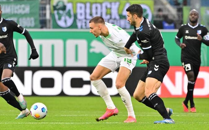 09 12 2023 Soccer Season 2023 2024 2 Soccer Bundesliga 16 Matchday SpVgg Greuther Fürth Kleeblatt 1 FC Magdeburg FCM Sportfoto Zink xwoxzix DFL regulations prohibit any use of photographs as image sequences and or quasi video only for editorial use Tim Lemperle 19, SpVgg Greuther Fürth Cristiano Piccini 2, 1 FC Magdeburg