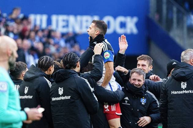Goal celebration Hamburger SV after goal for 1 0 Laszlo Benes Hamburger SV, 08 GER, Hamburger SV vs SC Paderborn 07, Football, 2 Bundesliga, Matchday 16, Season 2023 2024, 09 12 2023 DFL REGULATIONS PROHIBIT ANY USE OF PHOTOGRAPHS AS IMAGE SEQUENCES AND OR QUASI VIDEO GER, Hamburger SV vs SC Paderborn 07, Football, 2 Bundesliga, Matchday 16, Season 2023 2024, 09 12 2023 Hamburg Copyright: xEibner-Pressefoto MarcelxvonxFehrnx EP_MFN