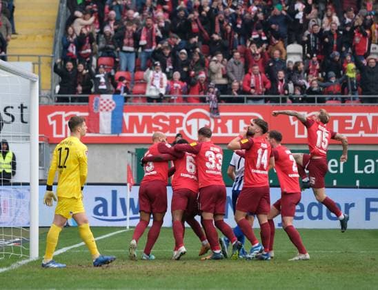 Soccer 2 Bundesliga Season 2023 24 Kaiserslautern Fritz Walter Stadion 09 12 2023 1 FC Kaiserslautern fck Hertha BSC Berlin b FCK cheering after the 1 0, scorer Almamy TOURE 1 FC Kaiserslautern , Nr 6 Soccer 2 Bundesliga 1 FC Kaiserslautern