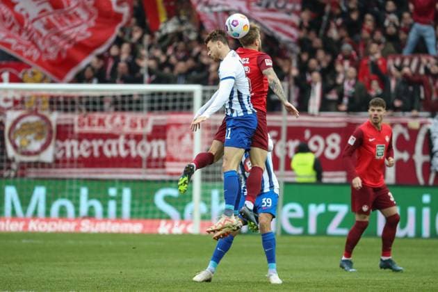 09 12 2023, xusrbx, Fußball 2 Bundesliga, 1 FC Kaiserslautern Hertha BSC Berlin emspor, v l Pascal Klemens Herta BSC, 41 , Tymoteusz Puchacz 1 FC Kaiserslautern, 15 ,Kopfball, Kopfballduell, DFL DFB REGULATIONS PROHIBIT ANY USE OF PHOTOGRAPHS as IMAGE SEQUENCES and or QUASI VIDEO Kaiserslautern
