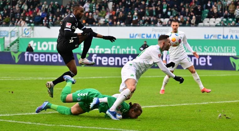 09 12 2023 Soccer Season 2023 2024 2 Soccer Bundesliga 16 Matchday SpVgg Greuther Fürth Kleeblatt 1 FC Magdeburg FCM Sportfoto Zink xwoxzix DFL regulations prohibit any use of photographs as image sequences and or quasi video only for editorial use Silas Gnaka 25, FC Magdeburg Dominik Reimann 1, FC Magdeburg Branimir Hrgota 10 SpVgg Greuther Fürth