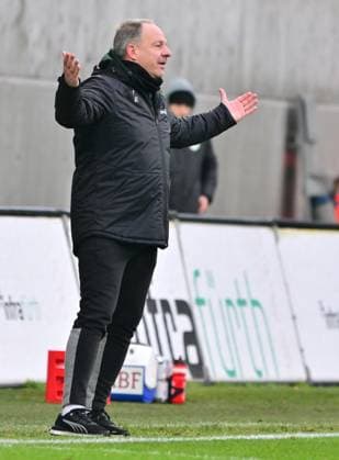 09 12 2023 Soccer Season 2023 2024 2 Soccer Bundesliga 16 Matchday SpVgg Greuther Fürth Kleeblatt 1 FC Magdeburg FCM Sportfoto Zink xwoxzix DFL regulations prohibit any use of photographs as image sequences and or quasi video only for editorial use Alexander Zorniger Trainer SpVgg Greuther Fürth gestures gesture