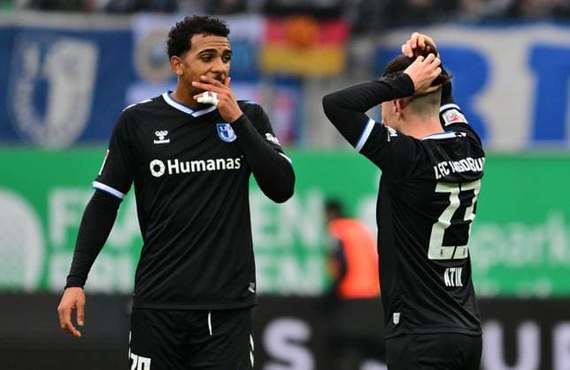 09 12 2023 Soccer Season 2023 2024 2 Soccer Bundesliga 16 Matchday SpVgg Greuther Fürth Kleeblatt 1 FC Magdeburg FCM Sportfoto Zink MeZi xmexzix DFL regulations prohibit any use of photographs as image sequences and or quasi video only for editorial use Xavier Amaechi 20, FC Magdeburg, left Baris Atik 23, FC Magdeburg