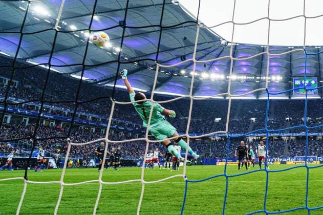 Goal to score 1 0 Laszlo Benes Hamburger SV, 08 , Remote Hintertor GER, Hamburger SV vs SC Paderborn 07, Football, 2 Bundesliga, Matchday 16, Season 2023 2024, 09 12 2023 DFL REGULATIONS PROHIBIT ANY USE OF PHOTOGRAPHS AS IMAGE SEQUENCES AND OR QUASI VIDEO GER, Hamburger SV vs SC Paderborn 07, Football, 2 Bundesliga, Matchday 16, Season 2023 2024, 09 12 2023 Hamburg Copyright: xEibner-Pressefoto MarcelxvonxFehrnx EP_MFN
