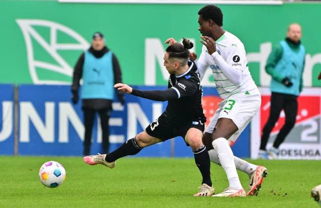 09 12 2023 Soccer Season 2023 2024 2 Soccer Bundesliga 16 Matchday SpVgg Greuther Fürth Kleeblatt 1 FC Magdeburg FCM Sportfoto Zink xwoxzix DFL regulations prohibit any use of photographs as image sequences and or quasi video only for editorial use Baris Atik 23, FC Magdeburg Gideon Jung 23, SpVgg Greuther Fürth