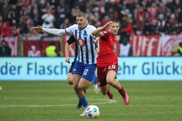 09 12 2023, xusrbx, Soccer 2 Bundesliga, 1 FC Kaiserslautern Hertha BSC Berlin emspor, v l Márton Dárdai Herta BSC, 31 , Tobias Raschl 1 FC Kaiserslautern, 20 , DFL DFB REGULATIONS PROHIBIT ANY USE OF PHOTOGRAPHS as IMAGE SEQUENCES and or QUASI VIDEO Kaiserslautern