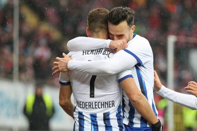 09 12 2023, xusrbx, Soccer 2 Bundesliga, 1 FC Kaiserslautern Hertha BSC Berlin emspor, v l Florian Niederlechner Herta BSC, 7 , Haris Tabakovic Herta BSC, 25 , Goalscorer to 1 1in the 49th minute of the match, DFL DFB REGULATIONS PROHIBIT ANY USE OF PHOTOGRAPHS as IMAGE SEQUENCES and or QUASI VIDEO Kaiserslautern