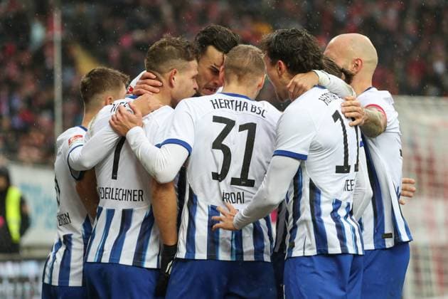 09 12 2023, xusrbx, Soccer 2 Bundesliga, 1 FC Kaiserslautern Hertha BSC Berlin emspor, v l Florian Niederlechner Herta BSC, 7 , Haris Tabakovic Herta BSC, 25 , Goalscorer to 1 1in the 49th minute of the match, Goal celebration, the players of Herta BSC, DFL DFB REGULATIONS PROHIBIT ANY USE OF PHOTOGRAPHS as IMAGE SEQUENCES and or QUASI VIDEO Kaiserslautern