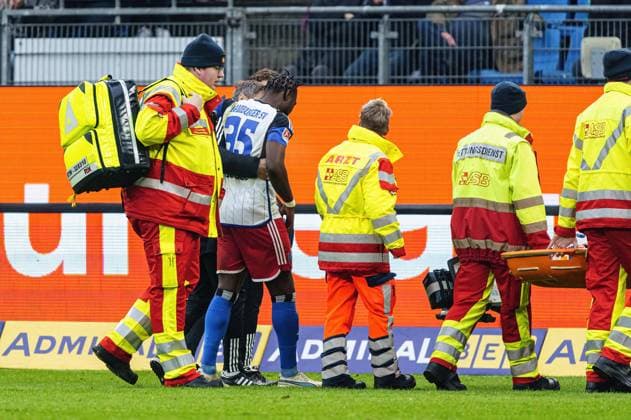 Injury Stephan Ambrosius Hamburger SV, 35 GER, Hamburger SV vs SC Paderborn 07, Football, 2 Bundesliga, Matchday 16, Season 2023 2024, 09 12 2023 DFL REGULATIONS PROHIBIT ANY USE OF PHOTOGRAPHS AS IMAGE SEQUENCES AND OR QUASI VIDEO GER, Hamburger SV vs SC Paderborn 07, Football, 2 Bundesliga, Matchday 16, Season 2023 2024, 09 12 2023 Hamburg Copyright: xEibner-Pressefoto MarcelxvonxFehrnx EP_MFN