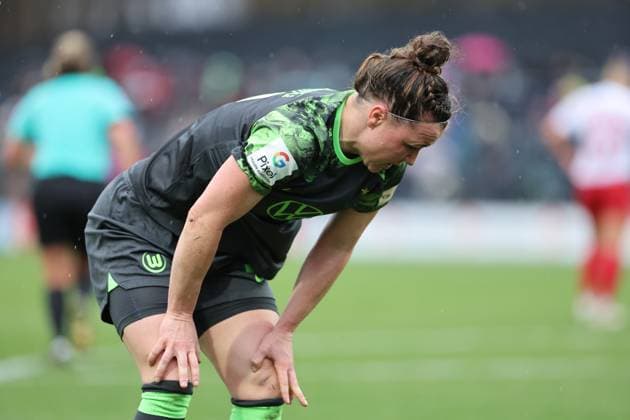 Google Pixel Frauen Bundesliga 2023 2024, 1 FC Köln VFL Wolfsburg Marina Hegering WOB, 31 has pain after the duel Köln Franz Kremer Stadion Nordrhein Westfalen Germany
