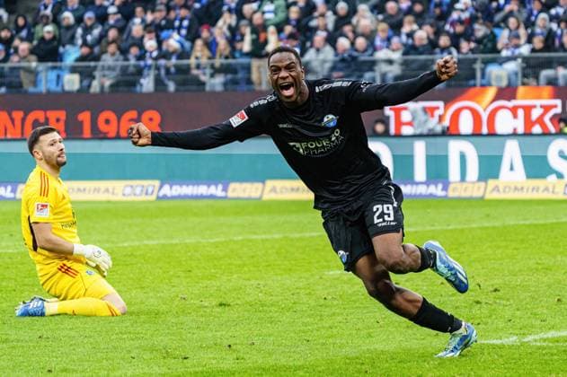 Goal celebration Ilyas Ansah SC Paderborn, 29 after goal to score 1 2 GER, Hamburger SV vs SC Paderborn 07, Football, 2 Bundesliga, Matchday 16, Season 2023 2024, 09 12 2023 DFL REGULATIONS PROHIBIT ANY USE OF PHOTOGRAPHS AS IMAGE SEQUENCES AND OR QUASI VIDEO GER, Hamburger SV vs SC Paderborn 07, Football, 2 Bundesliga, Matchday 16, Season 2023 2024, 09 12 2023 Hamburg Copyright: xEibner-Pressefoto MarcelxvonxFehrnx EP_MFN