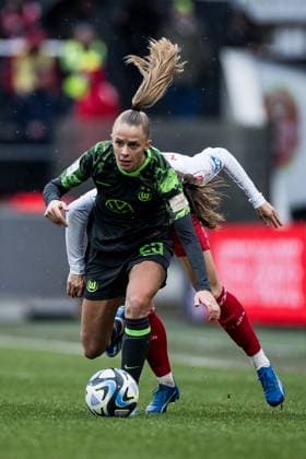 GOOGLE PIXEL Frauen Bundesliga 1 FC Köln VfL Wolfsburg 09 12 2ß23 duel Vivien Endemann VfL Wolfsburg, 25 , l19 GOOGLE PIXEL Frauen Bundesliga, 1 FC Köln VfL Wolfsburg, Köln, Franz Kremer Stadion am 09 12 2023 DFB REGULATIONS PROHIBIT ANY USE OF PHOTOGRAPHS AS IMAGE SEQUENCES AND OR QUASI VIDEO Copyright: xBEAUTIFULxSPORTS Wunderlx