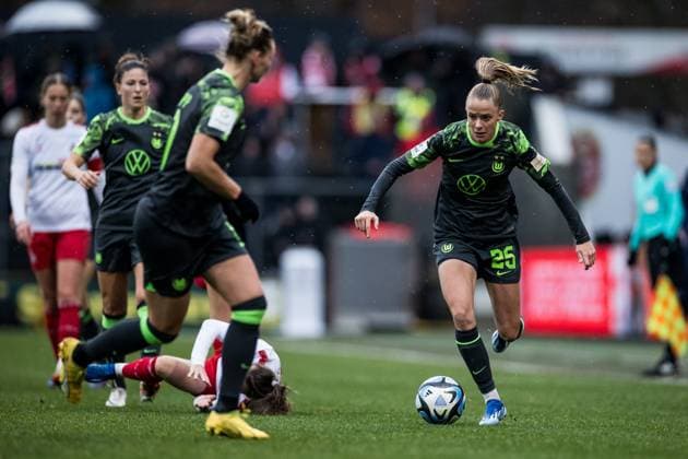 GOOGLE PIXEL Frauen Bundesliga 1 FC Köln VfL Wolfsburg 09 12 2ß23 Vivien Endemann VfL Wolfsburg, 25 GOOGLE PIXEL Frauen Bundesliga, 1 FC Köln VfL Wolfsburg, Köln, Franz Kremer Stadion am 09 12 2023 DFB REGULATIONS PROHIBIT ANY USE OF PHOTOGRAPHS AS IMAGE SEQUENCES AND OR QUASI VIDEO Copyright: xBEAUTIFULxSPORTS Wunderlx