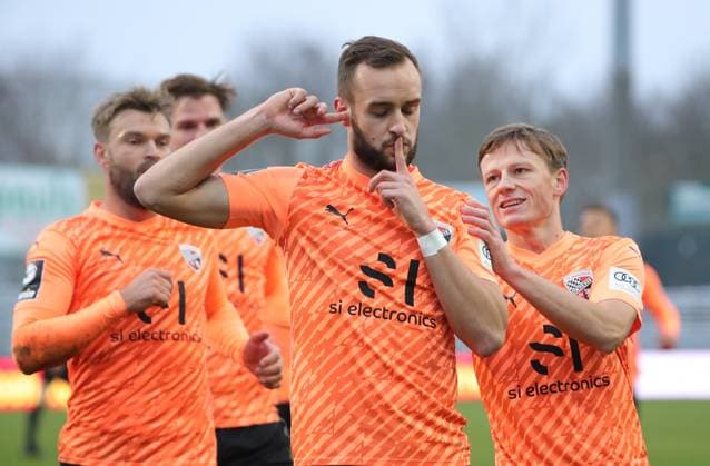 Sport Themen der Woche KW49 Sport Bilder des Tages GER, 3. Liga VfB Luebeck vs FC Ingolstadt 04 09.12.2023, Dietmar-Scholze-Stadion an der Lohmuehle, Luebeck, GER, 3. Liga VfB Luebeck vs FC Ingolstadt 04 im Bild picture shows Torjubel Jubel. Torschütze Torschuetze David Kopacz (FC Ingolstadt 04 29) jubelt ueber das Tor zum 0:2 *** GER, 3 Liga VfB Luebeck vs FC Ingolstadt 04 09 12 2023, Dietmar Scholze Stadion an der Lohmuehle, Luebeck, GER, 3 Liga VfB Luebeck vs FC Ingolstadt 04 in the picture picture shows Goal celebrations Goal scorer Goal scorer David Kopacz FC Ingolstadt 04 29 celebrates the goal to 0 2 nordphotoxGmbHx xTauchnitz nph00059