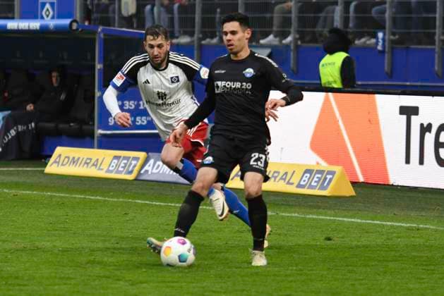 GER 2 FBL,, Hamburger SV vs SC Paderborn 07 09 12 2023, Volksparkstadion, Hamburg, GER 2 FBL, Hamburger SV vs SC Paderborn 07 in the picture Raphael Obermair Paderborn 23 tries to assert himself against Levin Mete Oeztunali Öztunali Hamburg 21 nordphotoxGmbH xWitke nph00002