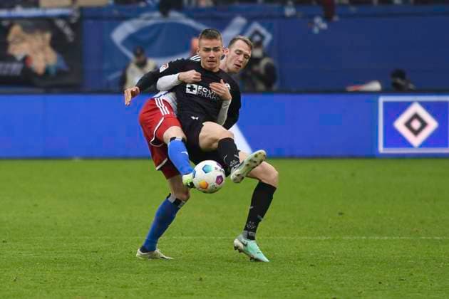 GER 2 FBL,, Hamburger SV vs SC Paderborn 07 09 12 2023, Volksparkstadion, Hamburg, GER 2 FBL, Hamburger SV vs SC Paderborn 07 in the picture Filip Bilija Paderborn 07 tries to assert himself against Sebastian Schonlaue Hamburg 04 nordphotoxGmbH xWitke nph00002