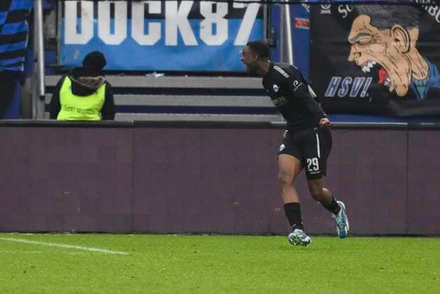 GER 2 FBL,, Hamburger SV vs SC Paderborn 07 09 12 2023, Volksparkstadion, Hamburg, GER 2 FBL, Hamburger SV vs SC Paderborn 07 in the picture Ilyas Ansah Paderborn 29 shoots the goal to 2 1 past goalkeeper Daniel Heuer Fernandes Hamburg 01 and cheers nordphotoxGmbH xWitke nph00002