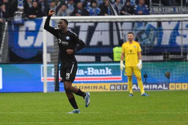 GER 2 FBL,, Hamburger SV vs SC Paderborn 07 09 12 2023, Volksparkstadion, Hamburg, GER 2 FBL, Hamburger SV vs SC Paderborn 07 in the picture Ilyas Ansah Paderborn 29 shoots the goal to 2 1 past goalkeeper Daniel Heuer Fernandes Hamburg 01 and cheers nordphotoxGmbH xWitke nph00002