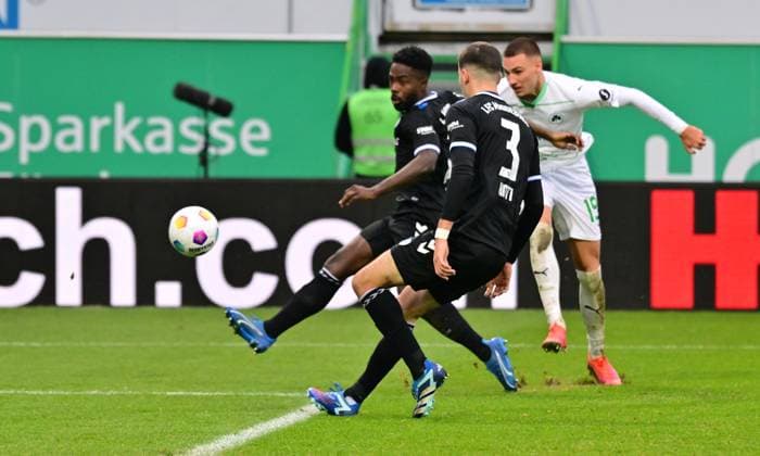 09 12 2023 Soccer Season 2023 2024 2 Soccer Bundesliga 16 Matchday SpVgg Greuther Fürth Kleeblatt 1 FC Magdeburg FCM Sportfoto Zink MeZi xmexzix DFL regulations prohibit any use of photographs as image sequences and or quasi video only for editorial use Tim Lemperle 19, SpVgg Greuther Fürth erzielt Treffer Tor Torschuß zum 1 0