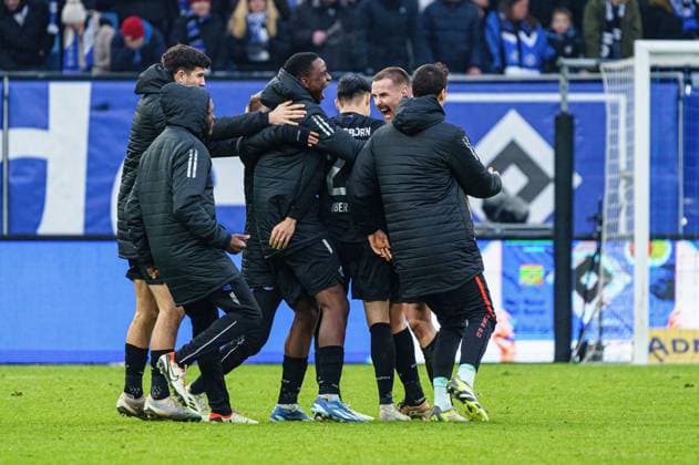 SC Paderborn cheers after victory end of match GER, Hamburger SV vs SC Paderborn 07, Football, 2 Bundesliga, Matchday 16, Season 2023 2024, 09 12 2023 DFL REGULATIONS PROHIBIT ANY USE OF PHOTOGRAPHS AS IMAGE SEQUENCES AND OR QUASI VIDEO GER, Hamburger SV vs SC Paderborn 07, Football, 2 Bundesliga, Matchday 16, Season 2023 2024, 09 12 2023 Hamburg Copyright: xEibner-Pressefoto MarcelxvonxFehrnx EP_MFN