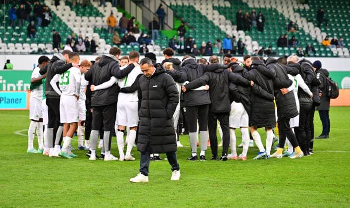 09 12 2023 Soccer Season 2023 2024 2 Soccer Bundesliga 16 Matchday SpVgg Greuther Fürth Kleeblatt 1 FC Magdeburg FCM Sportfoto Zink xwoxzix DFL regulations prohibit any use of photographs as image sequences and or quasi video only for editorial use Teamkreis Mannschaft Team Fürth Rachid Azzouzi Sport Director Managing Director Sport SpVgg Greuther Fürth disappointed Disappointment after the end of the match
