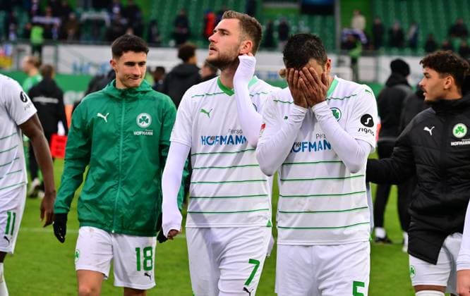 09 12 2023 Soccer Season 2023 2024 2 Soccer Bundesliga 16 Matchday SpVgg Greuther Fürth Kleeblatt 1 FC Magdeburg FCM Sportfoto Zink xwoxzix DFL regulations prohibit any use of photographs as image sequences and or quasi video only for editorial use Marco Meyerhöfer Meyerhoefer 18, SpVgg Greuther Fürth Dennis Srbeny 7, SpVgg Greuther Fürth Oussama Haddadi 5, SpVgg Greuther Fürth disappointed Disappointment after the end of the match