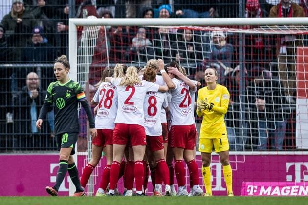 GOOGLE PIXEL Womens Bundesliga 1 FC Köln VfL Wolfsburg 09 12 2ß23 Cheering for 1 1 by Anna Gerhardt 1 FC Köln, 21 GOOGLE PIXEL Womens Bundesliga, 1 FC Köln VfL Wolfsburg, Köln, Franz Kremer Stadion am 09 12 2023 DFB REGULATIONS PROHIBIT ANY USE OF PHOTOGRAPHS AS IMAGE SEQUENCES AND OR QUASI VIDEO Copyright: xBEAUTIFULxSPORTS Wunderlx