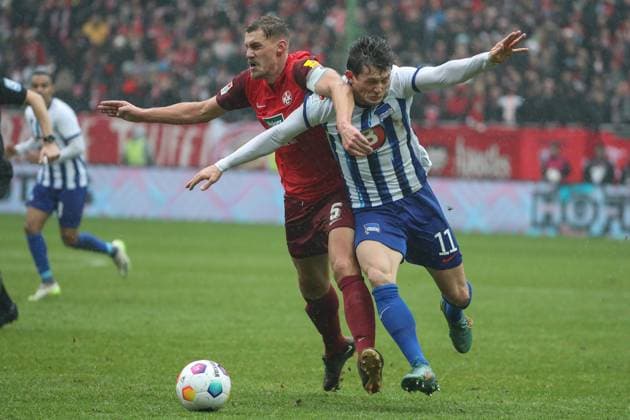 09 12 2023, xusrbx, Soccer 2 Bundesliga, 1 FC Kaiserslautern Hertha BSC Berlin emspor, v l Kevin Kraus 1 FC Kaiserslautern, 5 , Fabian Reese Herta BSC, 10 , DFL DFB REGULATIONS PROHIBIT ANY USE OF PHOTOGRAPHS as IMAGE SEQUENCES and or QUASI VIDEO Kaiserslautern