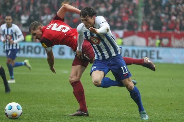 09 12 2023, xusrbx, Soccer 2 Bundesliga, 1 FC Kaiserslautern Hertha BSC Berlin emspor, v l Kevin Kraus 1 FC Kaiserslautern, 5 , Fabian Reese Herta BSC, 10 , DFL DFB REGULATIONS PROHIBIT ANY USE OF PHOTOGRAPHS as IMAGE SEQUENCES and or QUASI VIDEO Kaiserslautern